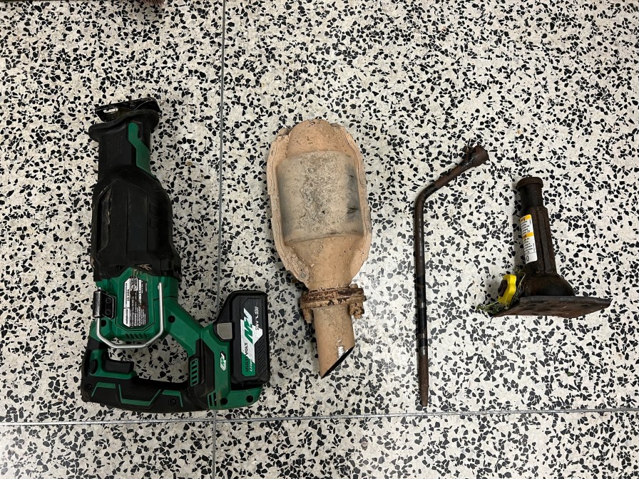 Tools and catalytic converter